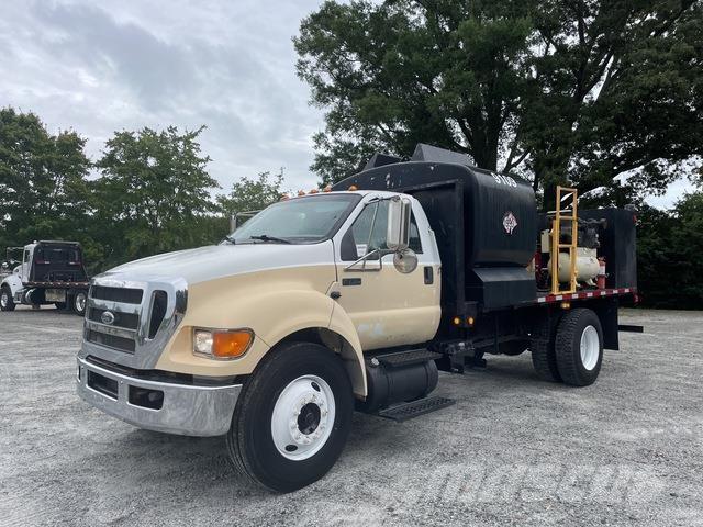 Ford F-750 タンカートラック
