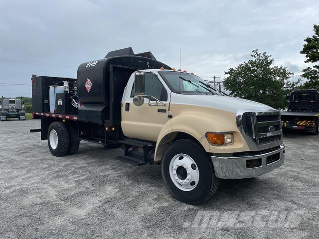 Ford F-750 タンカートラック