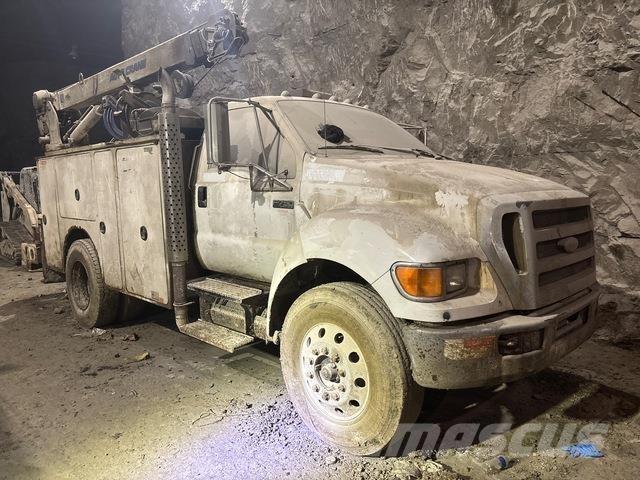 Ford F-750 多目的／汎用車両