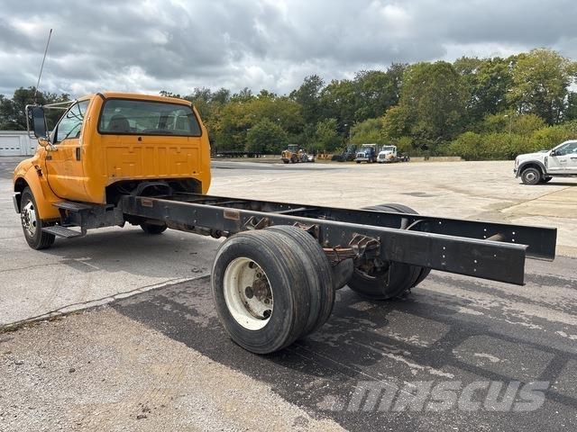 Ford F-750 キャビン及び内装