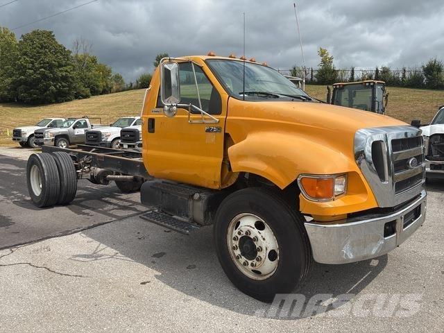 Ford F-750 キャビン及び内装