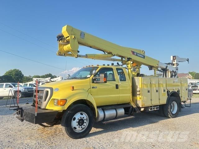 Ford F-750 トラック高所作業車
