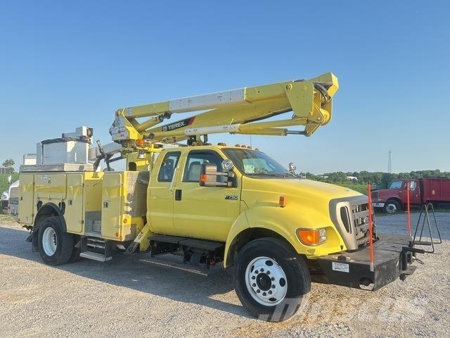 Ford F-750 トラック高所作業車