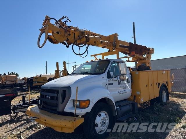 Ford F-750 自走式掘削トラック