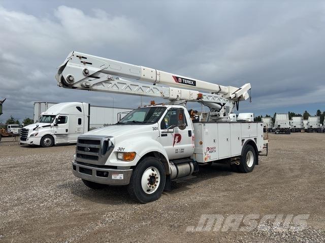 Ford F-750 トラック高所作業車