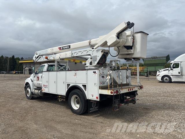 Ford F-750 トラック高所作業車