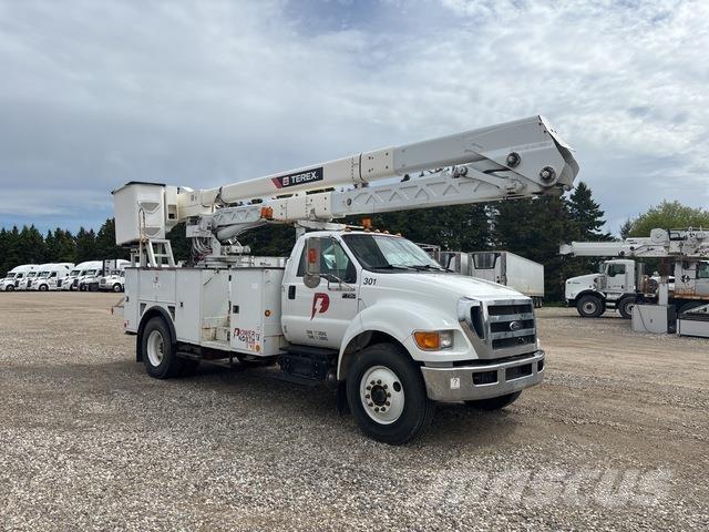 Ford F-750 トラック高所作業車