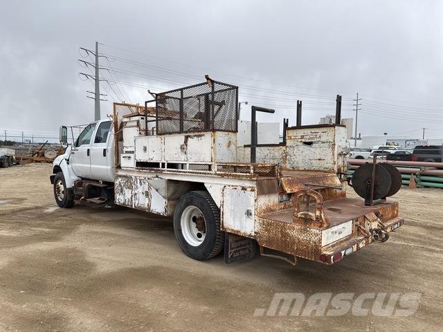 Ford F-750 多目的／汎用車両
