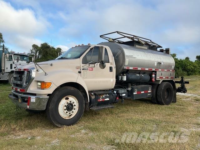 Ford F-750 ミキサー車