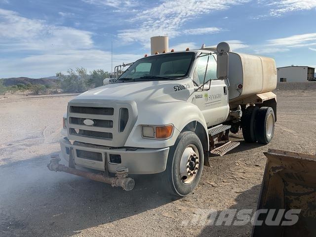 Ford F-750 給水車