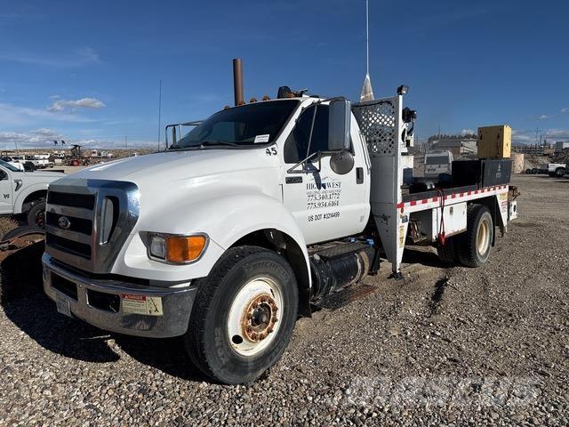 Ford F-750 多目的／汎用車両
