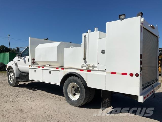 Ford F-750 タンカートラック