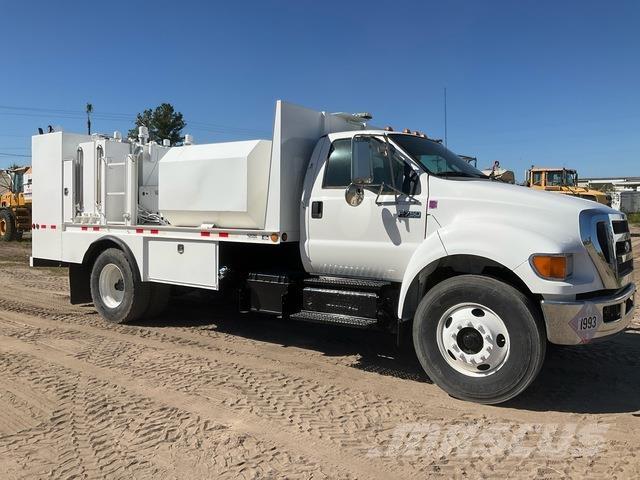 Ford F-750 タンカートラック