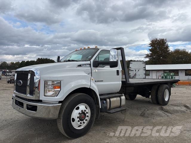 Ford F-750 平ボディー
