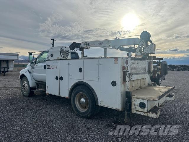 Ford F-750 多目的／汎用車両