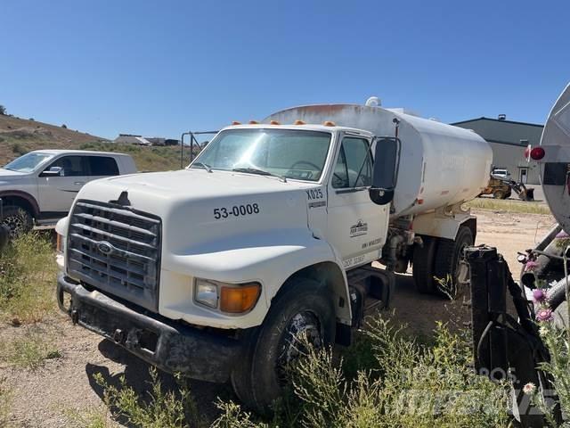 Ford F-800 給水車