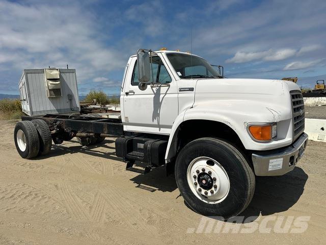 Ford F-800 キャビン及び内装