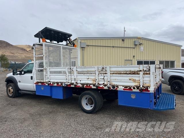 Ford F450 多目的／汎用車両