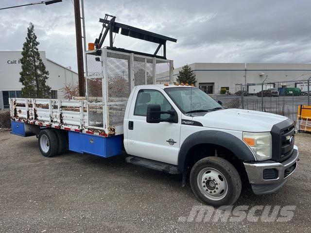 Ford F450 多目的／汎用車両