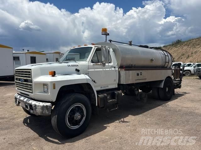 Ford F700 ミキサー車