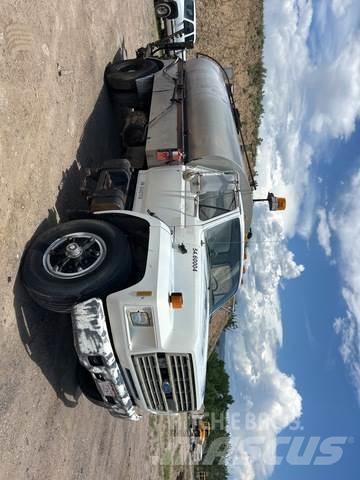 Ford F700 ミキサー車