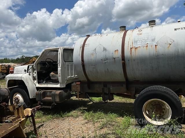 Ford F700 タンカートラック