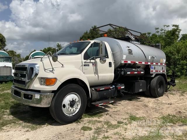Ford F750 ミキサー車