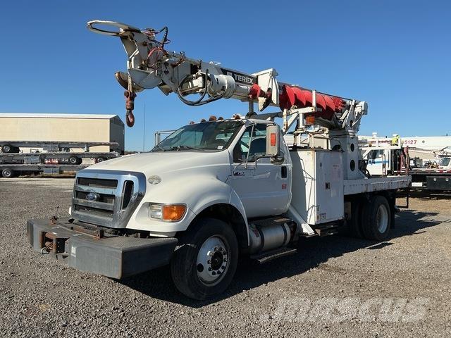 Ford F750 自走式掘削トラック