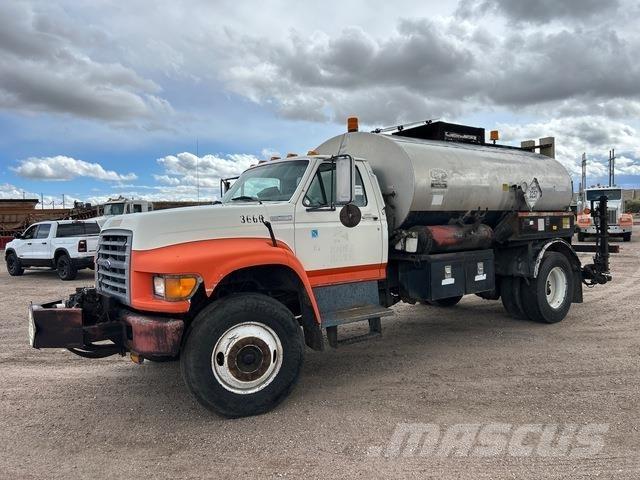 Ford F800 ミキサー車