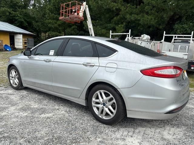 Ford Fusion 自動車