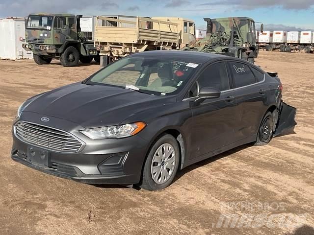 Ford Fusion S 自動車