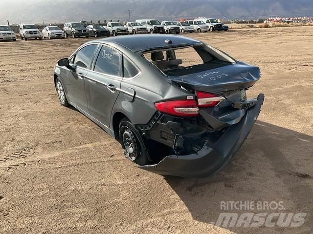 Ford Fusion S 自動車
