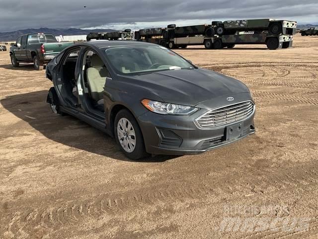 Ford Fusion S 自動車