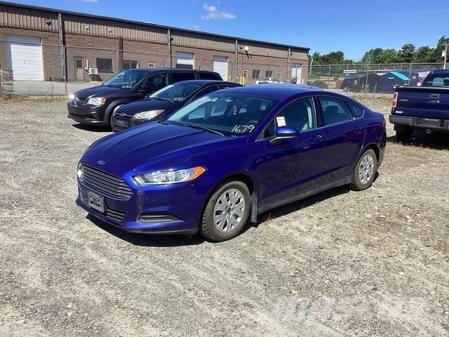 Ford Fusion S 自動車