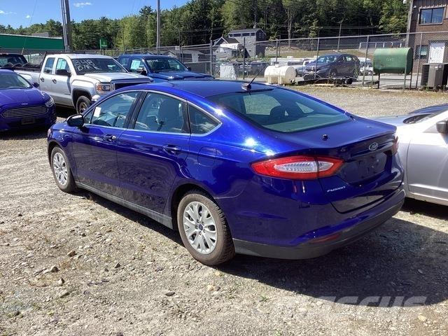 Ford Fusion S 自動車