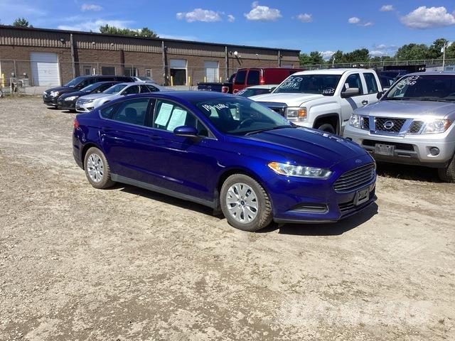Ford Fusion S 自動車