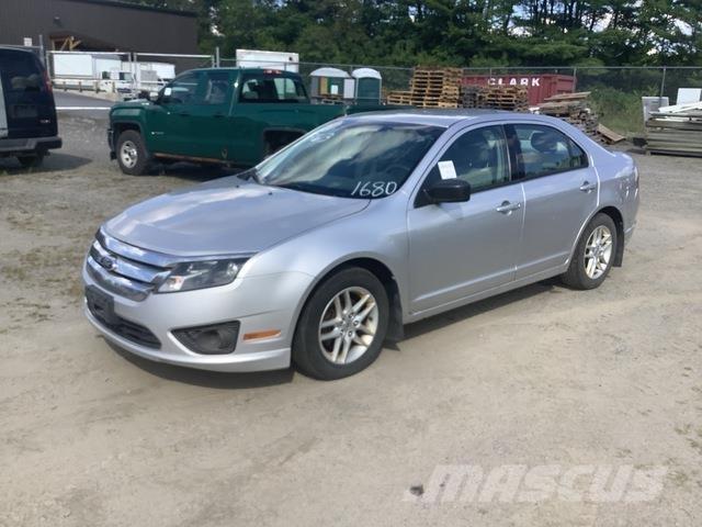 Ford Fusion S 自動車