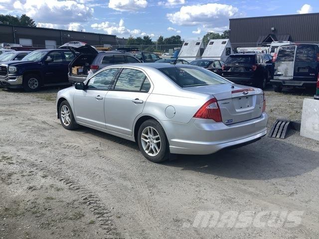 Ford Fusion S 自動車