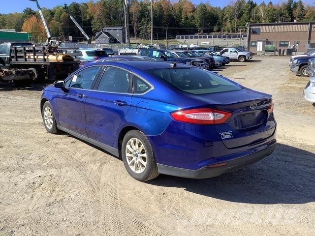 Ford Fusion S 自動車