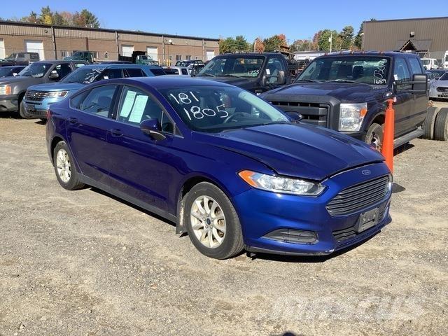 Ford Fusion S 自動車