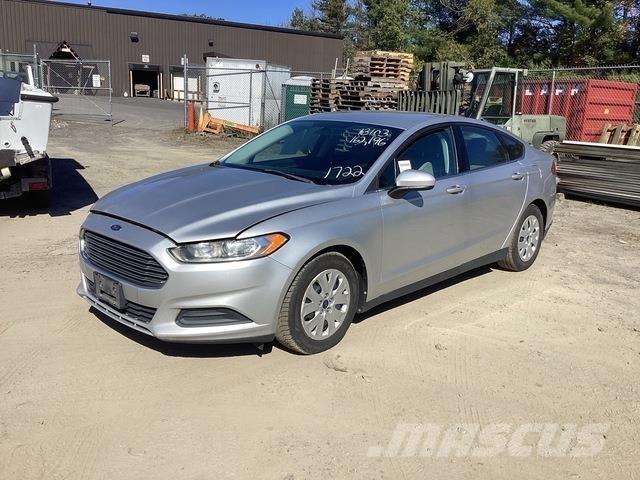 Ford Fusion S 自動車
