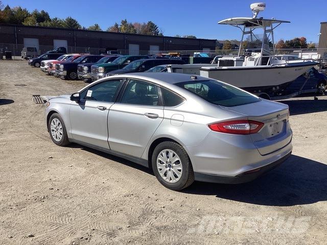 Ford Fusion S 自動車
