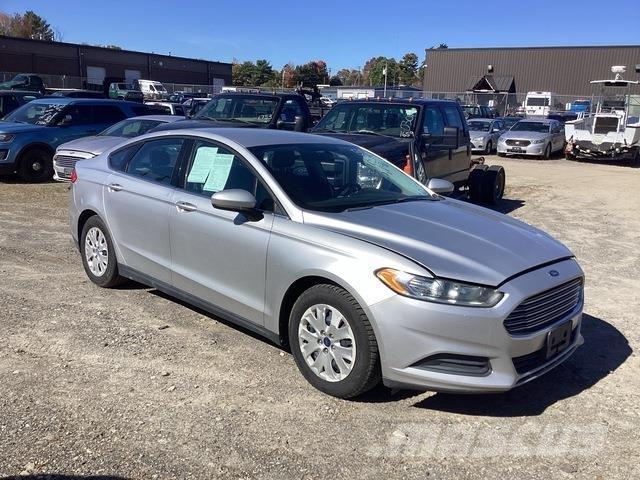 Ford Fusion S 自動車