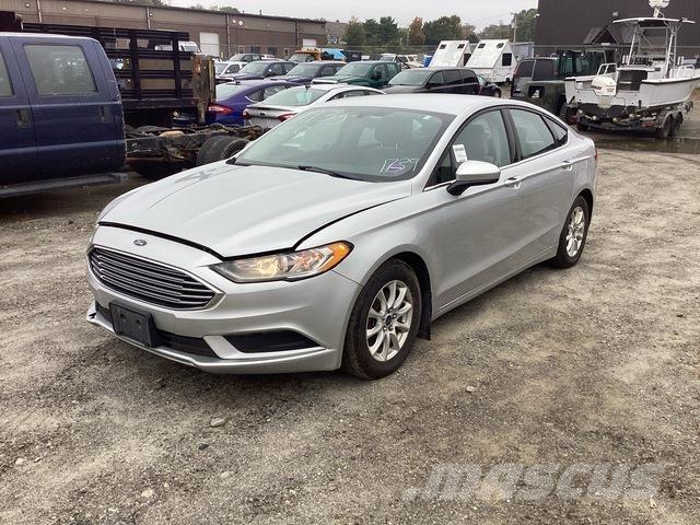 Ford Fusion S 自動車