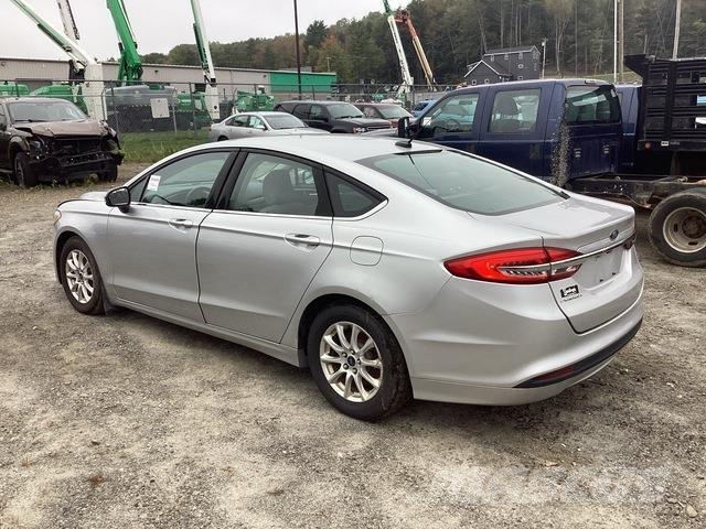 Ford Fusion S 自動車
