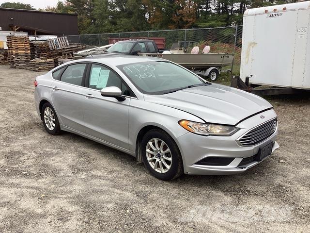 Ford Fusion S 自動車