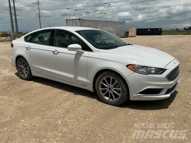 Ford Fusion SE 自動車