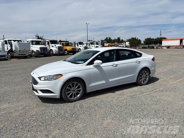 Ford Fusion SE 自動車