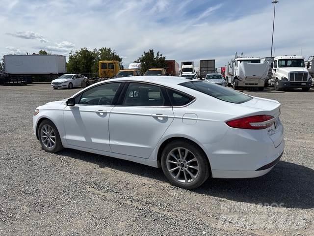 Ford Fusion SE 自動車