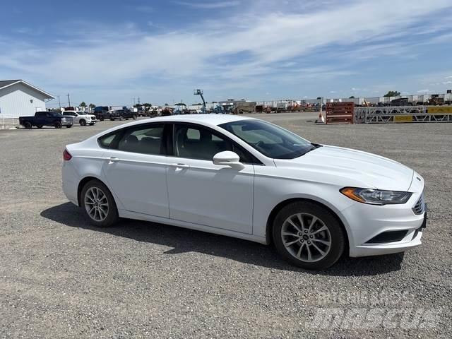Ford Fusion SE 自動車